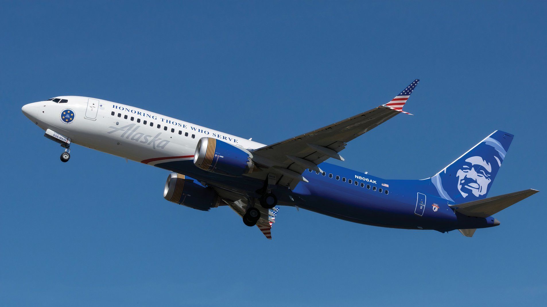 Τα έσοδα της Αλάσκας Airlines 2Q φθάνουν τα 2,9 δισεκατομμύρια δολάρια, αλλά το καθαρό εισόδημα μειώνει το 15%