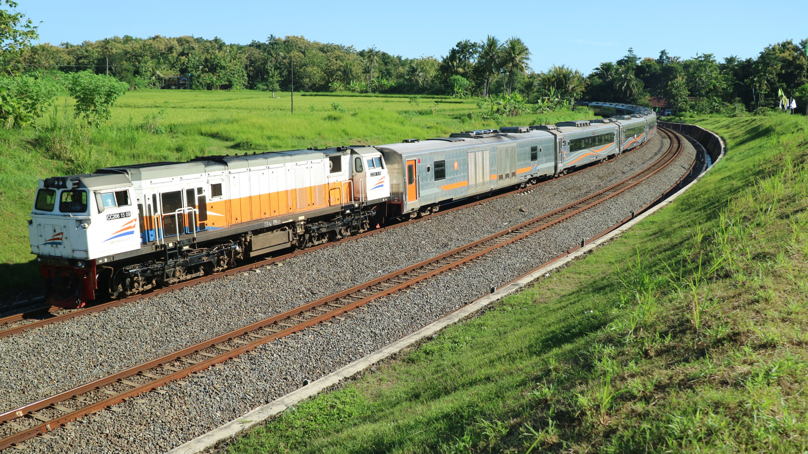 Ένα τρένο της Νοτιοανατολικής Ασίας κάτω από το ραντάρ προσφέρει ένα οικονομικό ταξίδι με γραφική θέα