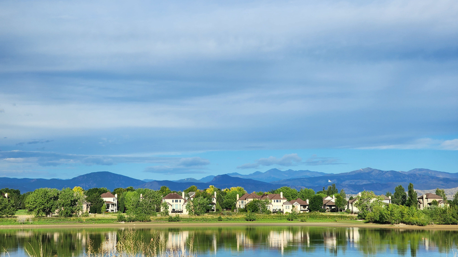Αυτή η ζωντανή πόλη στο Κολοράντο διαθέτει μοναδική τέχνη και θέα στα βραχώδη βουνά